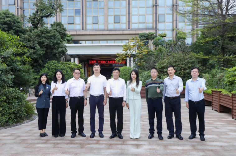 領(lǐng)導(dǎo)關(guān)懷 | 四會(huì)市委翁卓輝書(shū)記、市長(zhǎng)領(lǐng)導(dǎo)一行蒞臨高登鋁業(yè)調(diào)研，助力打造企業(yè)新質(zhì)生產(chǎn)力高質(zhì)量發(fā)展