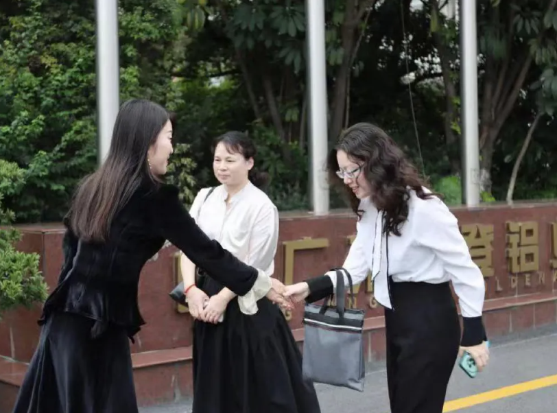 領(lǐng)導(dǎo)關(guān)懷 | 肇慶市工信局副局長(zhǎng) 周兆賢、肇慶市委政研室經(jīng)濟(jì)科干部 羅夢(mèng)婷等領(lǐng)導(dǎo)一行蒞臨高登鋁業(yè)調(diào)研