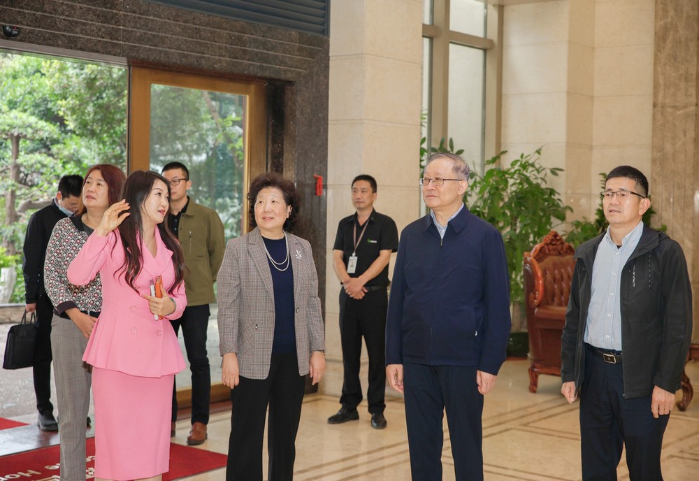 民建中央副主席李世杰、民建廣東省委會主委李心、民建肇慶市委會主委潘銳波一行高登調(diào)研工作